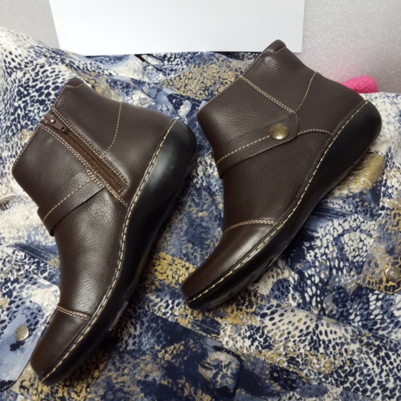 NWOT Women's Clarks leather brown shoes 7.5 - Picture 2 of 9